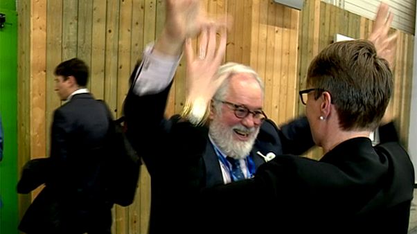 Gemischte Reaktionen nach Abschluss der UN-Klimakonferenz in Frankreich Gemischte Reaktionen nach Abschluss der UN-Klimakonferenz in Frankreich