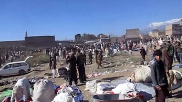 Un atentado deja una veintena de muertos y decenas de heridos en Pakistán Un atentado deja una veintena de muertos y decenas de heridos en Pakistán