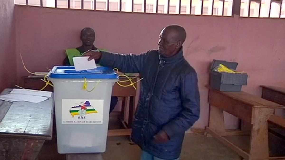 Orta Afrika yeni anayasa için oy verdi