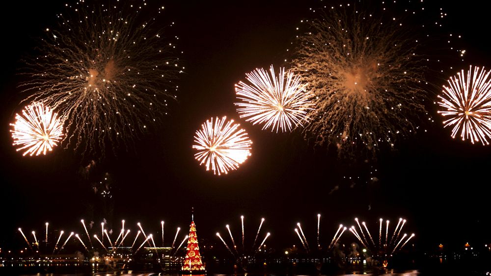 ВИДЕО : Рекордсменка года: искусственная рождественская ель в Рио де ...