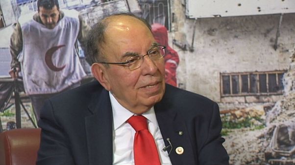 "Unschuldige Menschen zahlen den Preis des Krieges in Syrien" Dr. Attar, Präsident des Syrischen Roten Halbmonds im Interview "Unschuldige Menschen zahlen den Preis des Krieges in Syrien" Dr. Attar, Präsident des Syrischen Roten Halbmonds im Interview