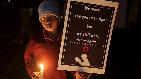 El Ejército pakistaní insta a vengar a los muertos educando a los "hijos del enemigo", un año después de la masacre de Peshawar El Ejército pakistaní insta a vengar a los muertos educando a los "hijos del enemigo", un año después de la masacre de Peshawar
