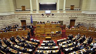 Греция: депутаты наголосовали на миллиард