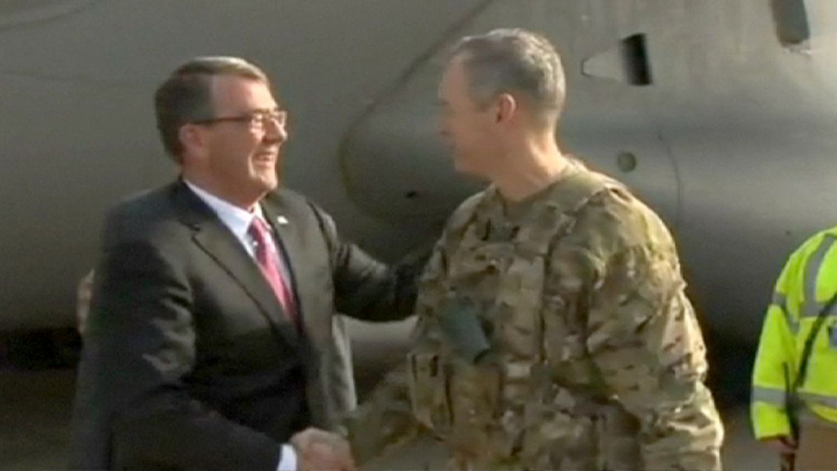 El jefe del Pentágono visita por sorpresa Irak