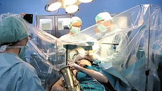 Patient plays saxophone while brain tumour removed