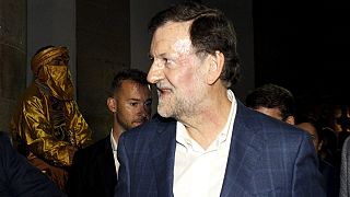 Mariano Rajoy prend un coup de poing lors d'un déplacement électoral