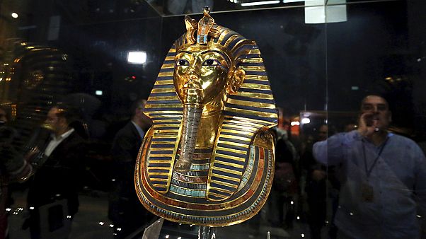 Tutankhamon ritrova la sua barba. Completato restauro maschera funeraria del faraone Tutankhamon ritrova la sua barba. Completato restauro maschera funeraria del faraone