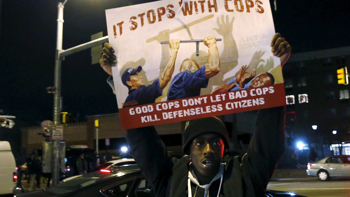 Protestas en Baltimore tras la anulación del juicio de uno de los policías acusados por la muerte de Freddie Gray