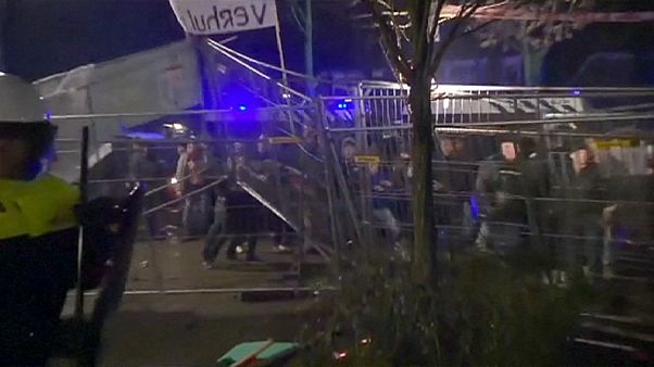 Нидерланды: противники миграции пытались прорваться в мэрию Нидерланды: противники миграции пытались прорваться в мэрию