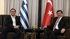 Στην ανάγκη συνεργασίας για το μεταναστευτικό συμφώνησαν Τσίπρας – Νταβούτογλου