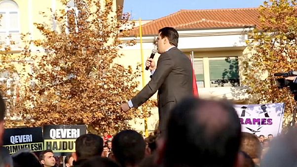 Albanie : manifestation contre le gouvernement socialiste 25 ans après la chute du communisme Albanie : manifestation contre le gouvernement socialiste 25 ans après la chute du communisme