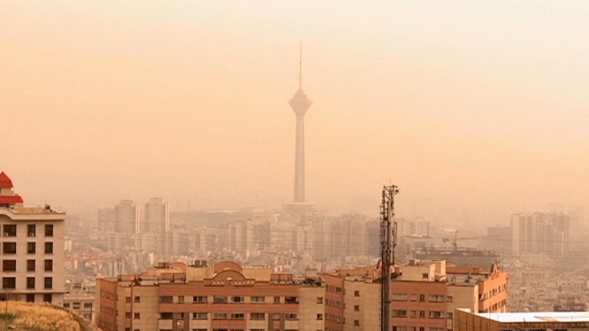 Teherán amenazada por los picos de polución