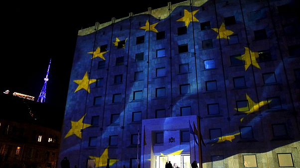 Продлив санкции против РФ, ЕС отменяет визы Украине и Грузии Продлив санкции против РФ, ЕС отменяет визы Украине и Грузии