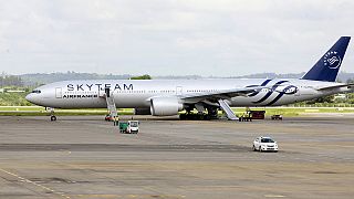 Gyanús csomag az Air France párizsi gépén