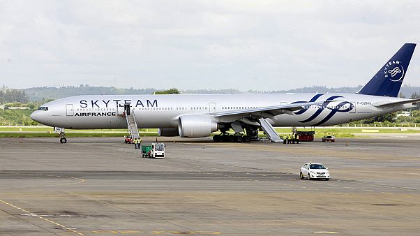 Un avión de Air France aterriza de emergencia en Kenia tras ser descubierto un paquete sospechoso en el lavabo Un avión de Air France aterriza de emergencia en Kenia tras ser descubierto un paquete sospechoso en el lavabo
