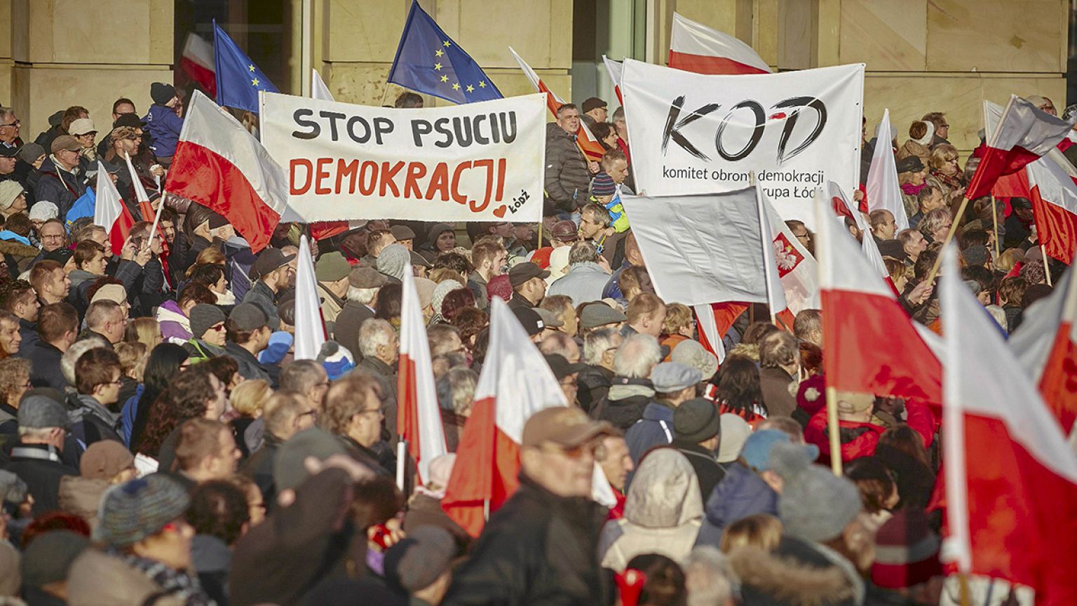 Nouvelles manifestations en Pologne pour la démocratie