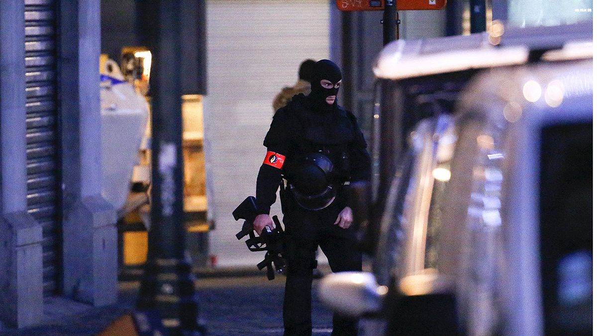 Due fermi a Bruxelles nelle indagini per la cattura del cervello delle stragi di Parigi