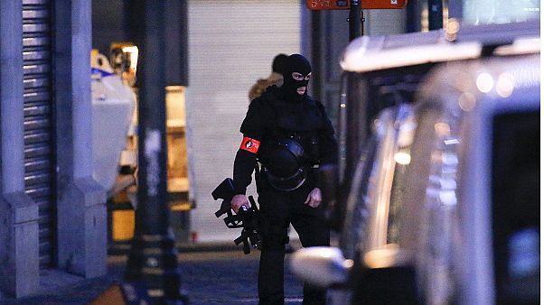 Attaques de Paris : 5 interpellations en Belgique Attaques de Paris : 5 interpellations en Belgique