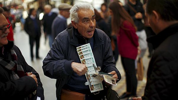 Spanische Weihnachtslotterie schüttet über zwei Milliarden Euro aus Spanische Weihnachtslotterie schüttet über zwei Milliarden Euro aus