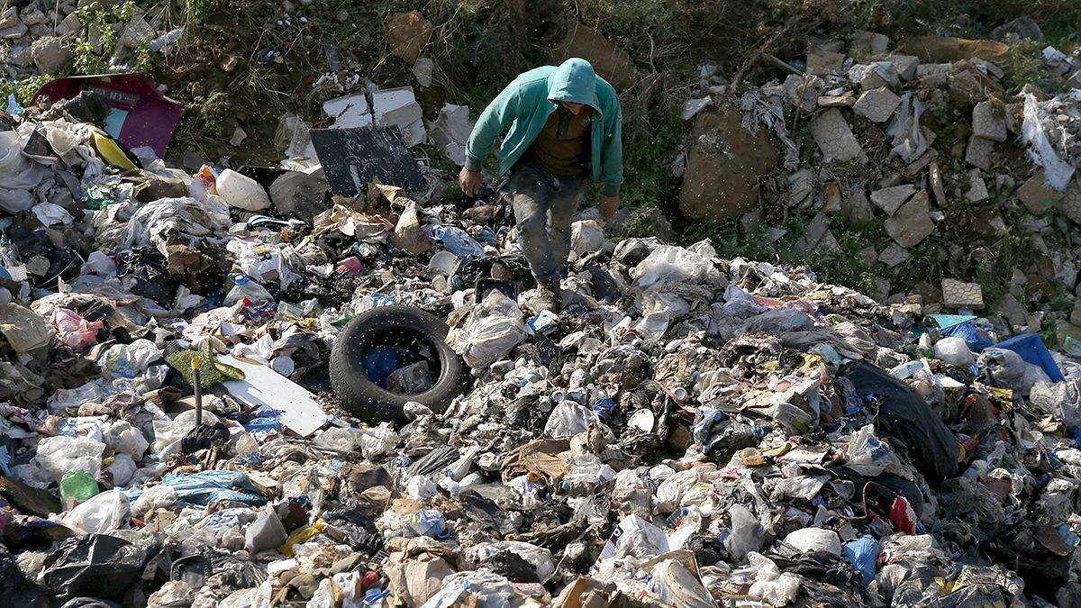 Lübnan'da bakanların gündeminde çöp sorunu var