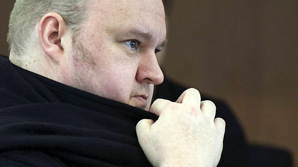 Kim Dotcom potrà essere estradato negli Stati uniti. Il fondatore di Megaupload pronto a fare appello Kim Dotcom potrà essere estradato negli Stati uniti. Il fondatore di Megaupload pronto a fare appello
