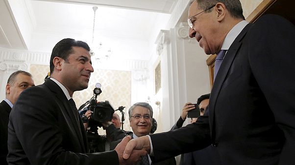 Líder do partido pró-curdo critica Ancara durante visita a Moscovo Líder do partido pró-curdo critica Ancara durante visita a Moscovo