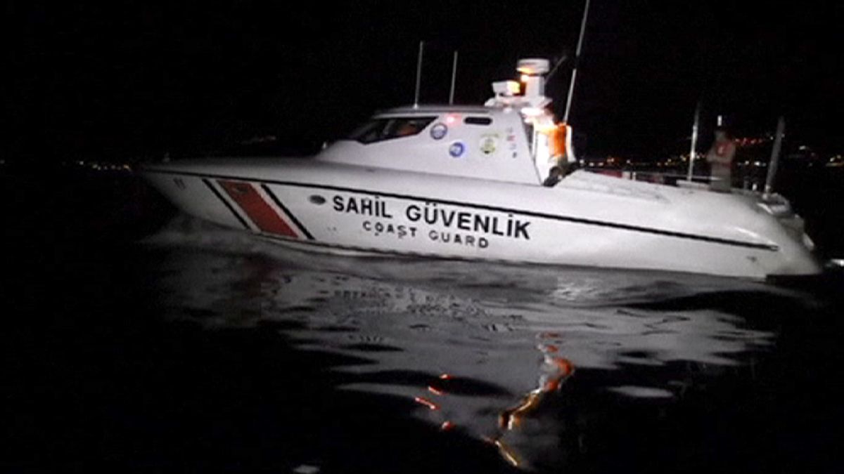 Migrantes: Pelo menos 20 pessoas morreram em naufrágio no Mar Egeu