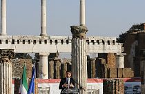 A Pompei si inaugurano sei domus, Renzi: "Basta alle opere incompiute"