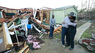 EUA: Pelo menos 10 mortos em violentas tempestades