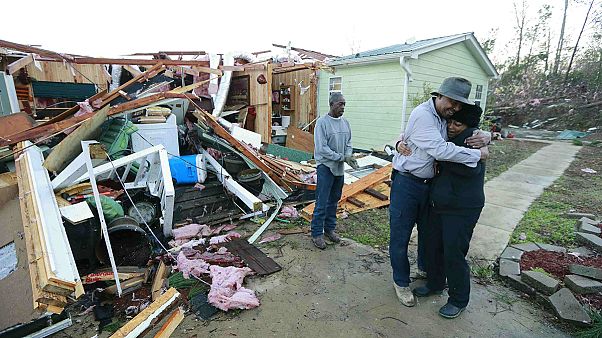 Tornados fordern Tote in mehreren US-Bundesstaaten Tornados fordern Tote in mehreren US-Bundesstaaten