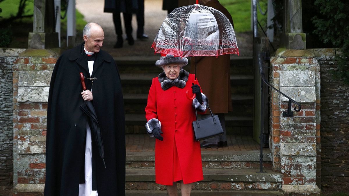 La familia real británica acude a la tradicional misa de Sandringham