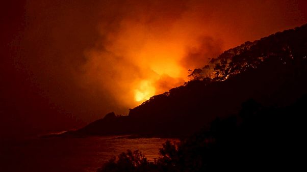 Los incendios forestales destruyen más de un centenar de viviendas en Australia Los incendios forestales destruyen más de un centenar de viviendas en Australia