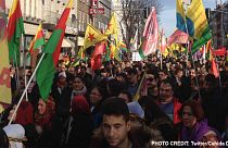 Tausende protestieren in Düsseldof gegen "Massaker an Kurden" in der Türkei