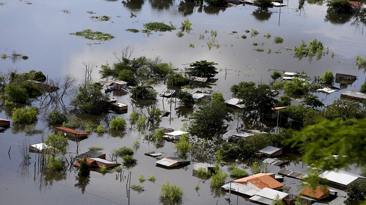 Sağanak yağışlar Güney Amerika'da 4 ülkeyi birden vurdu