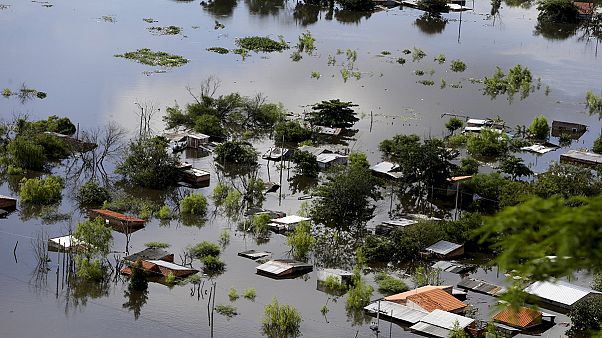 Más de 170.000 evacuados en Argentina y Paraguay por el temporal Más de 170.000 evacuados en Argentina y Paraguay por el temporal