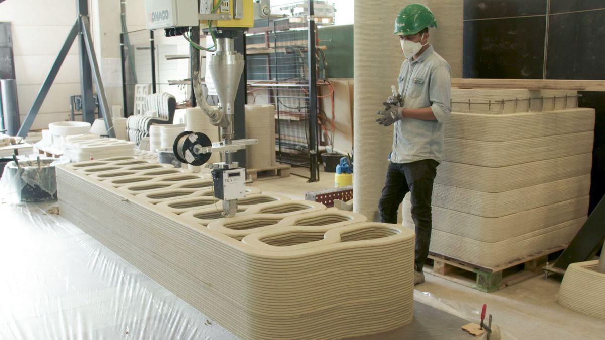 Image: A 3D Printer creates concrete
