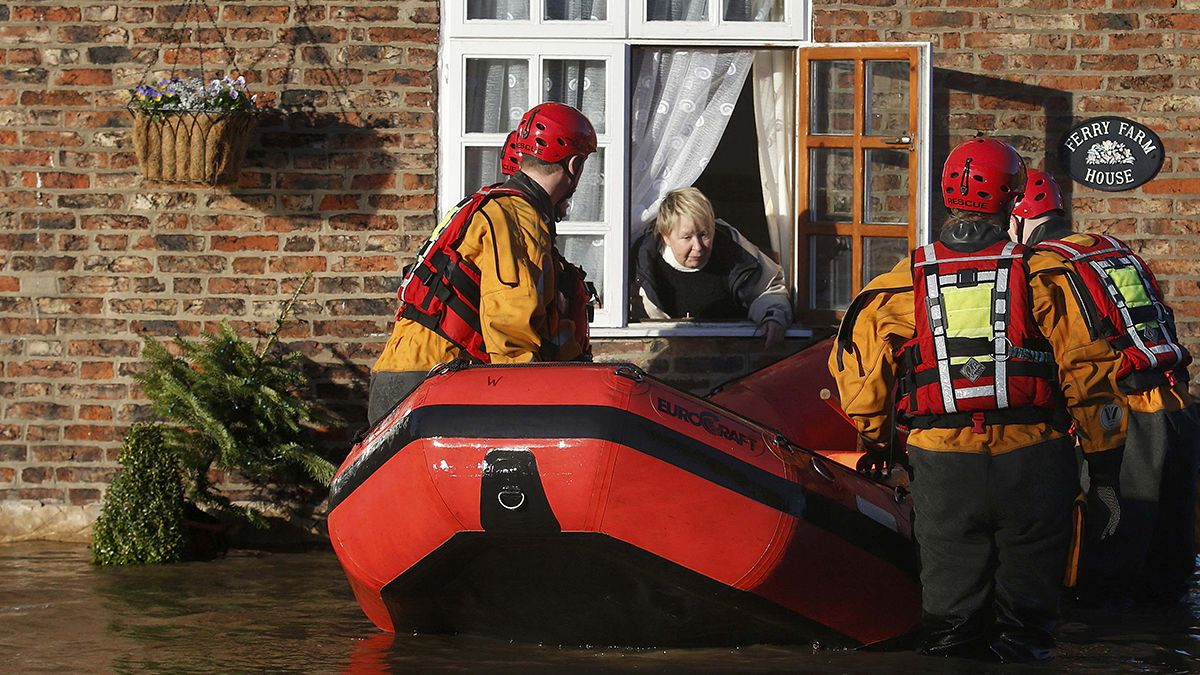 Великобритания: армия против наводнения