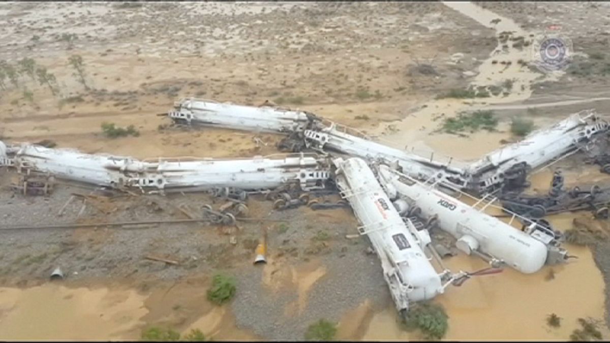 Sulphuric acid spills as freight train derails in Australia