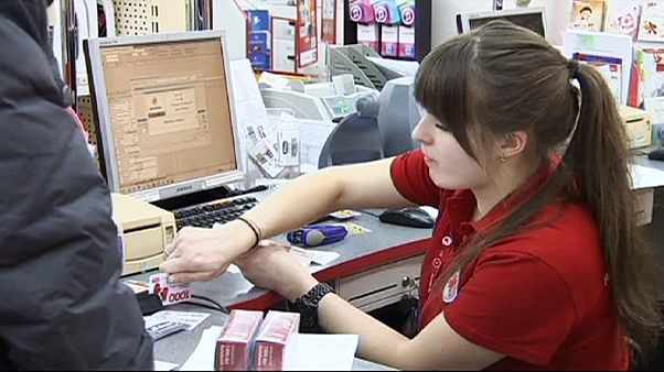 موسكو تفرض إجراءات جديدة صارمة على تصريف العملات النقدية موسكو تفرض إجراءات جديدة صارمة على تصريف العملات النقدية