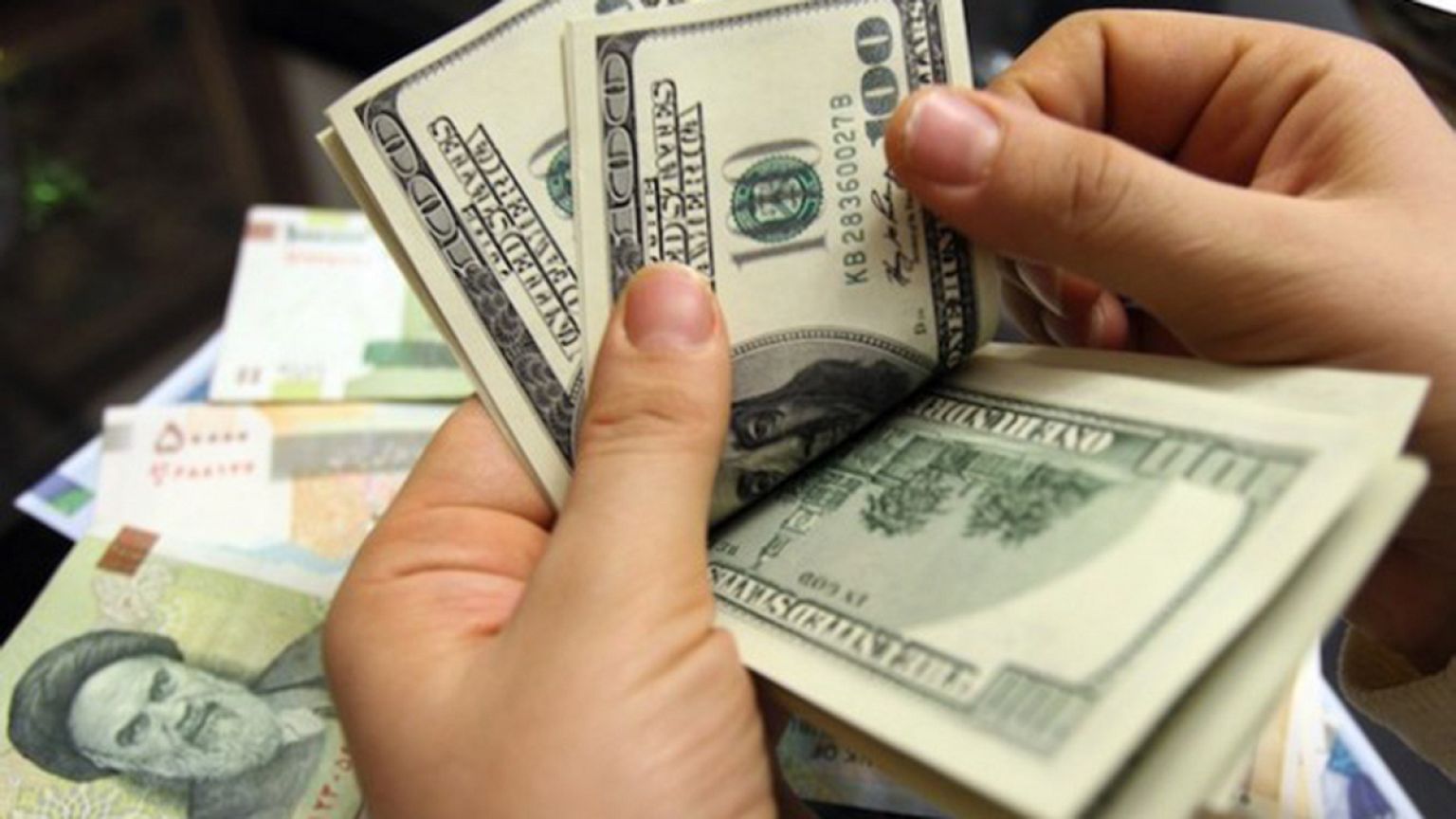 احتمال کاهش نیافتن قیمت دلار پس از رفع تحریم ها در ایران