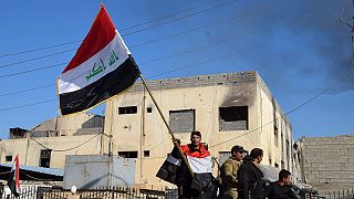 Bandeira iraquiana içada em Ramadi
