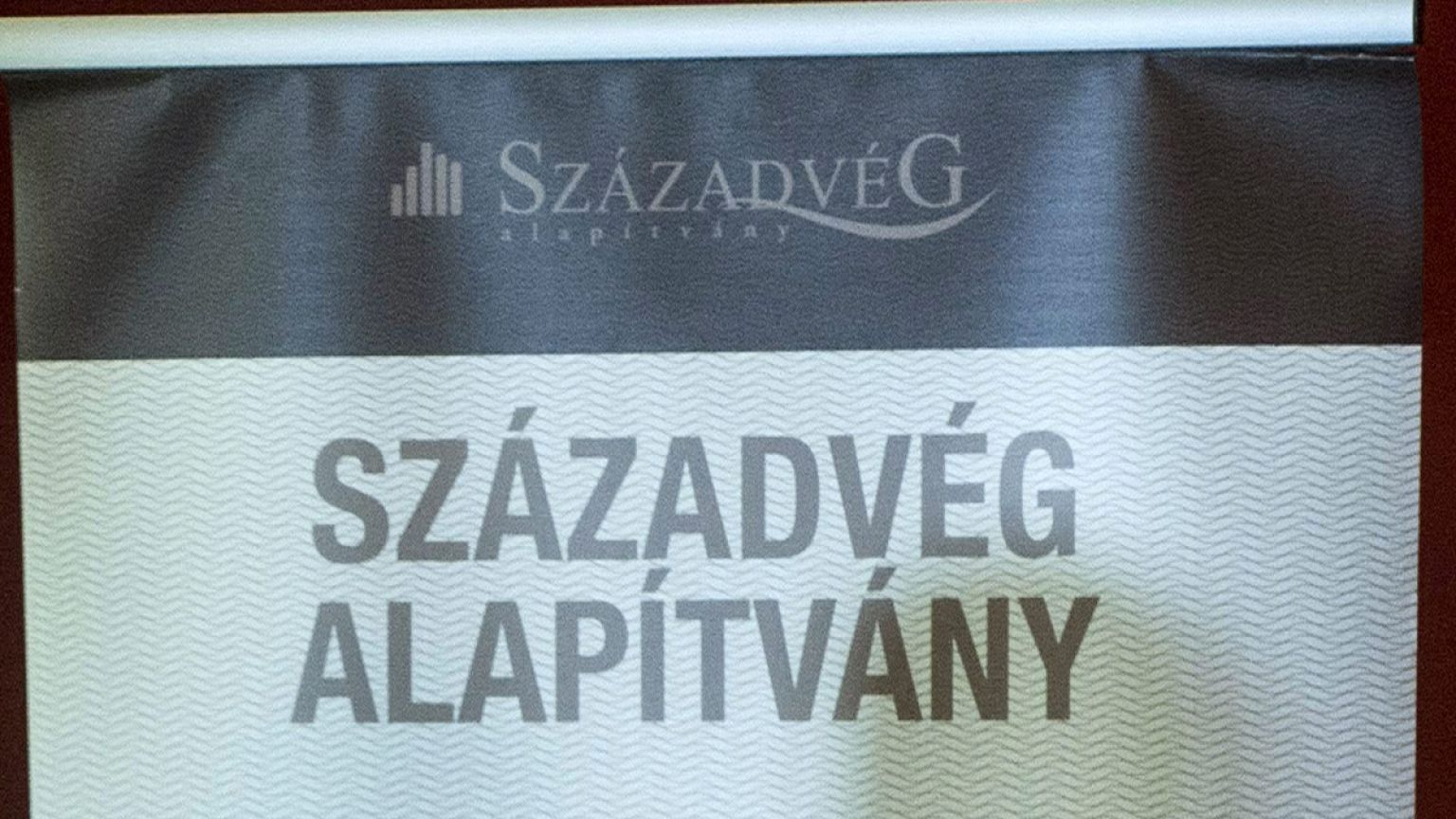800 millió - nagyvonalú "ajándék" a Századvégnek