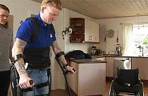 راه رفتن مرد دانمارکی پس از پنج سال معلولیت