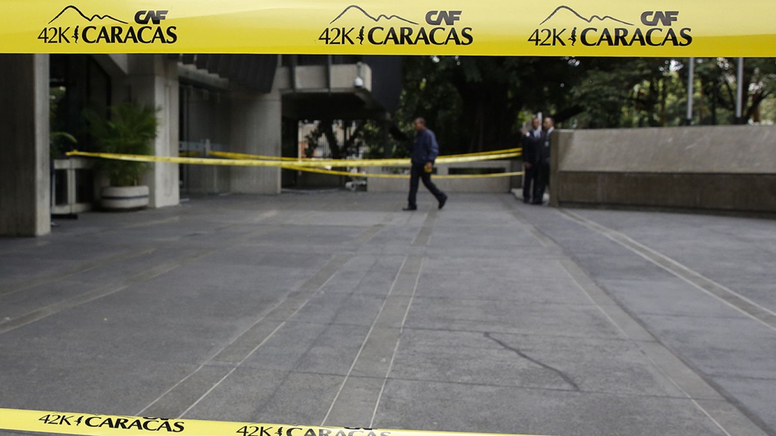 Venezuela: Um polícia e uma bebé mortos em ataque com granada em Caracas