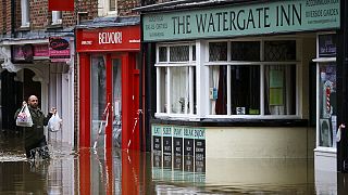 Inondations en Angleterre : Cameron au chevet des sinistrés