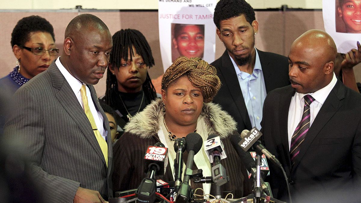Nem emelnek vádat a fekete fiút lelövő rendőr ellen