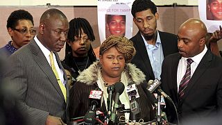 EUA: jurí iliba polícias envolvidos na morte de jovem negro