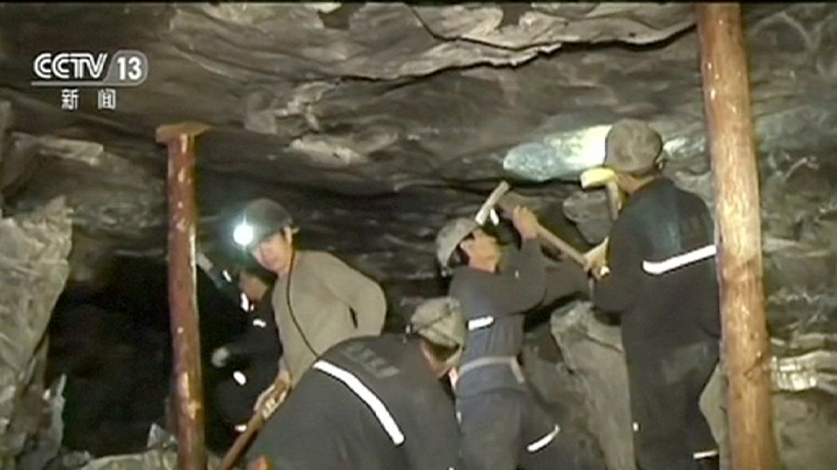 A kínai bányaomlás után napokkal is zajlik a mentés