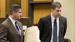 Chicago police officer pleads not guilty to murdering black teen