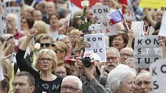Image: Protesters in Warsaw, Poland